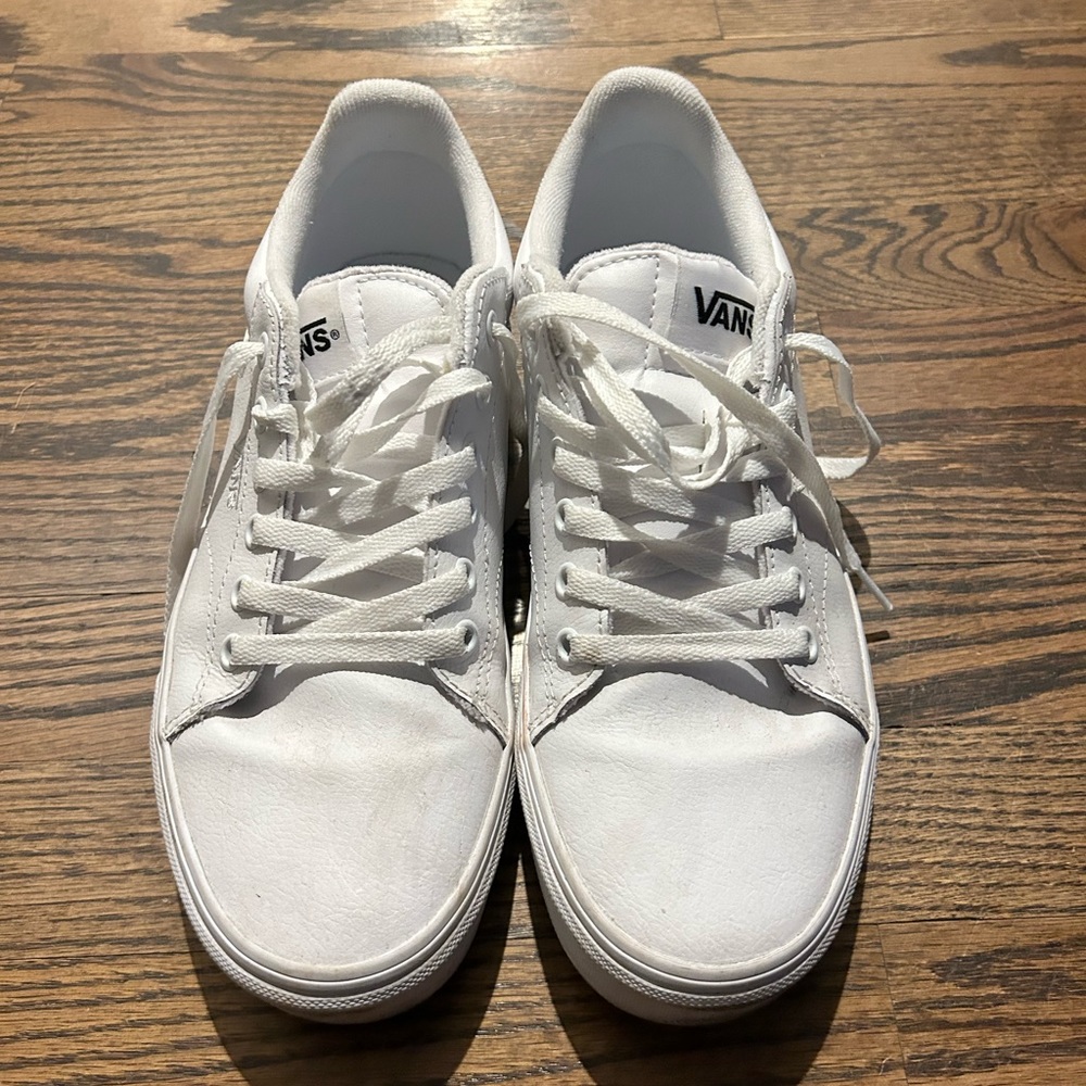 Men’s seldan white leather vans, size 8